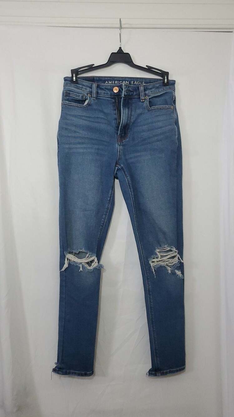 American Eagle Distressed Mom Jean Size 00 Regular